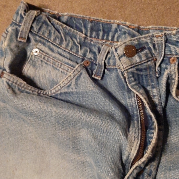 LEVI Distressed Cut Off Denim Shorts - Picture 4 of 6